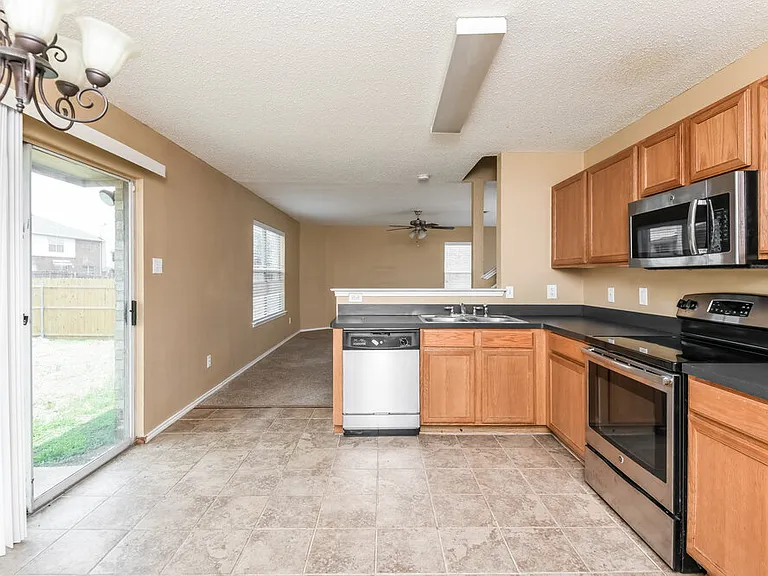949 Canary Dr — Photo 8