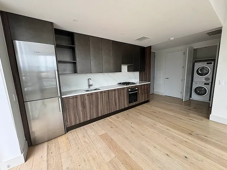 251 E 2nd St #9B — Photo 4
