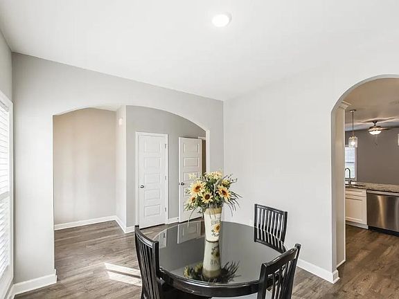 3rd image of 216 Mansfield Dr #216
