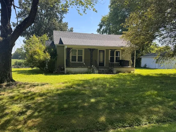 7870 Woodville Rd, West Paducah, KY 42086
