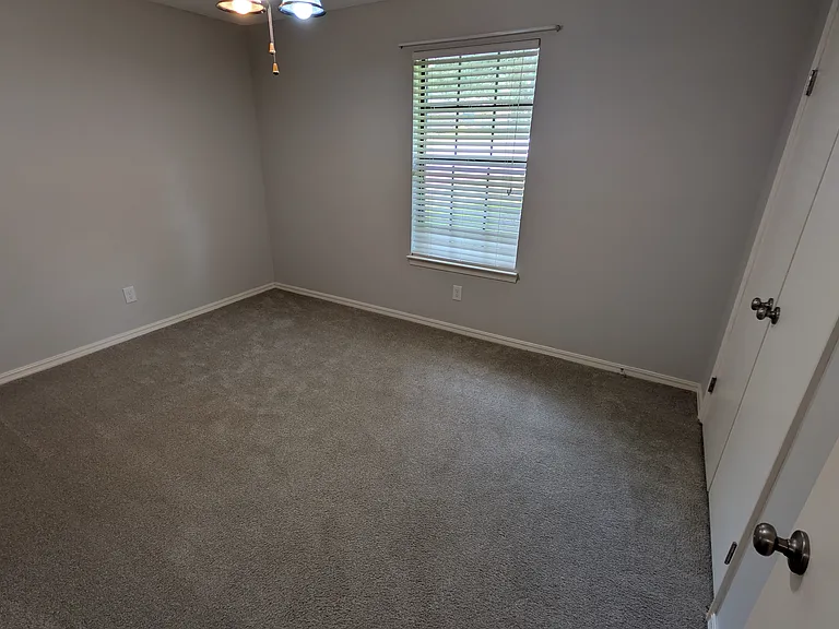 12 Royal Ct — Photo 10