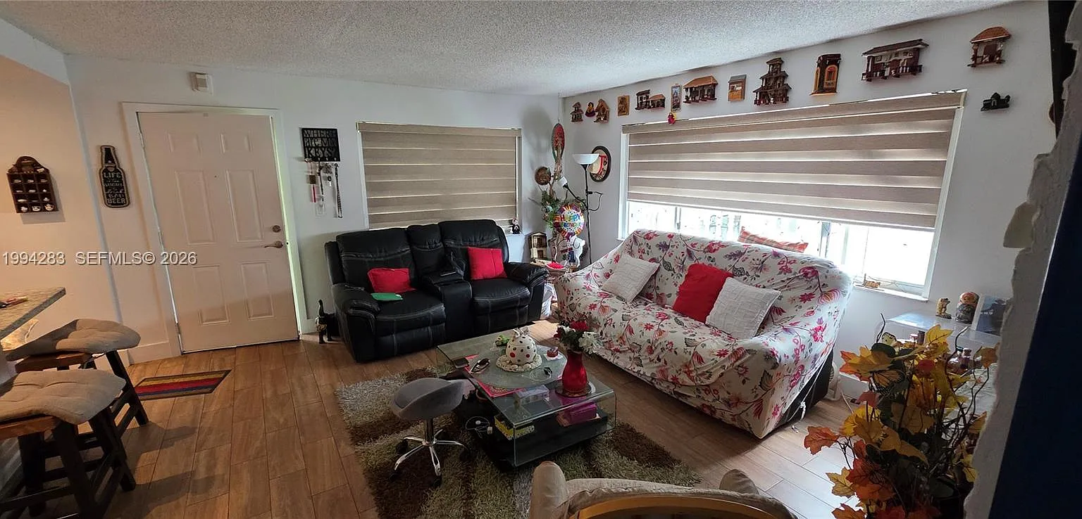 Ro-Mont South Green Condo — Photo 3