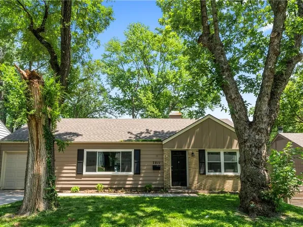 7511 Rainbow Dr, Prairie Village, KS 66208