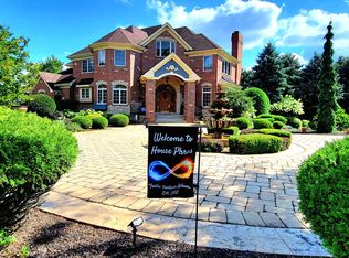 40W785 Stoneridge Ct, Elgin, IL 60124