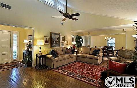 3rd image of 2869 Meadowbrook Dr