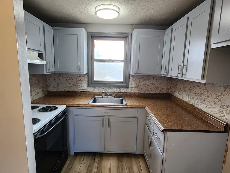 240 Maple St #C3 — Photo 2