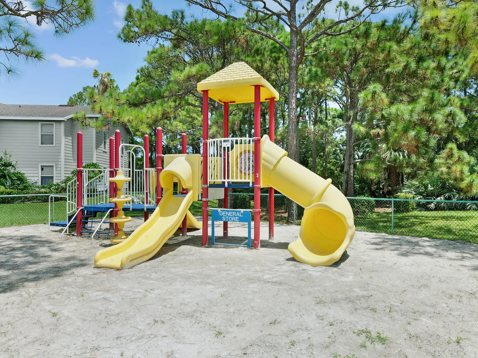 Worthington Apartments — Photo 4