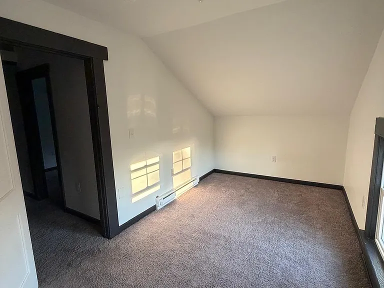 190 James St — Photo 17
