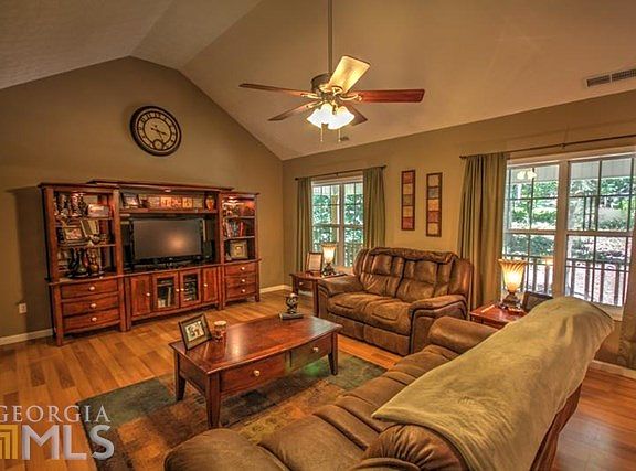 3rd image of 57 Bow Ln