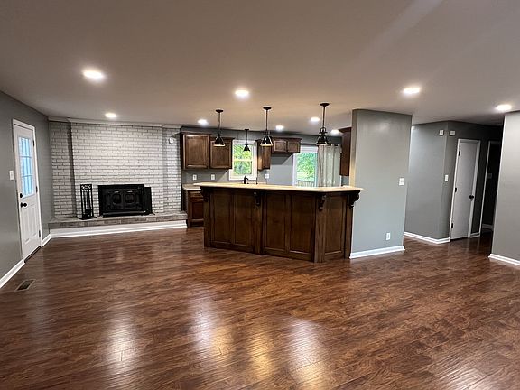 4th image of 3019 Friendship Rd
