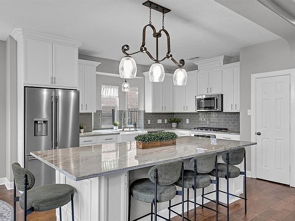 2nd image of 3002 E Lake Falls Cir