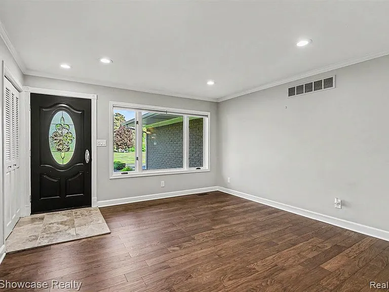2572 Ridge Rd — Photo 6