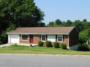 901 Wyndham Dr, Vinton, VA 24179