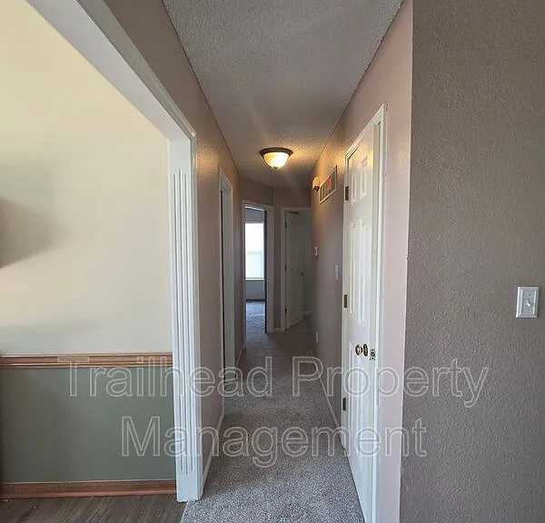 607 SE Steeple Ln — Photo 12