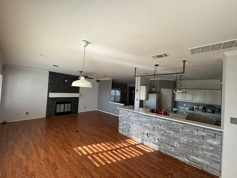 22407 Madison Park — Photo 10
