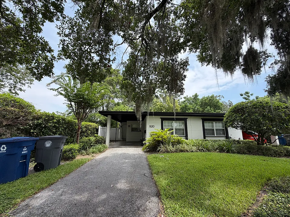 820 Huntington Ct
