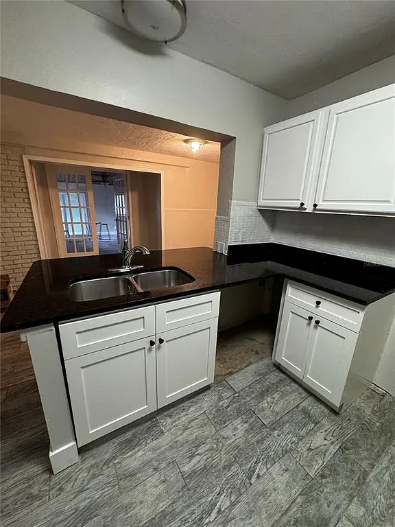 3 bed, 2.0 bath, 2326 sqft, $3,099 — Photo 3