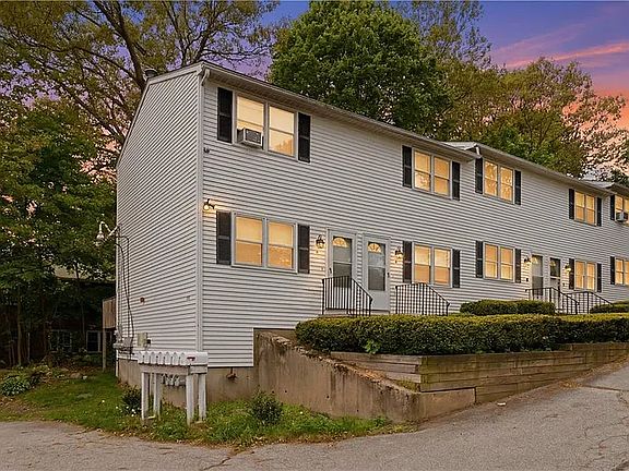 3rd image of 325 Washington St APT A