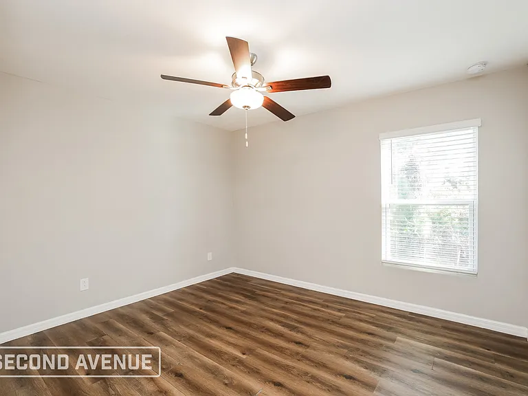230 E Malden Ave S — Photo 15
