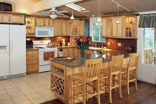 2nd image of 587 Heather Way