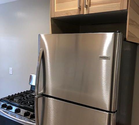 2nd image of 6322 Vineland Ave #3