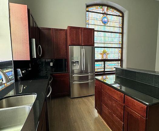 5th image of 1276 N High St APT 201