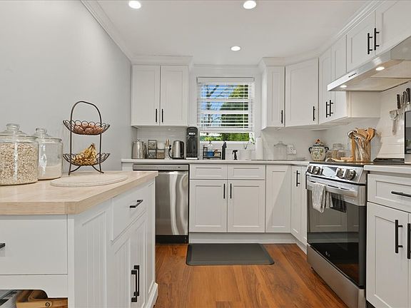 5th image of 5 Carlton Ave APT 2