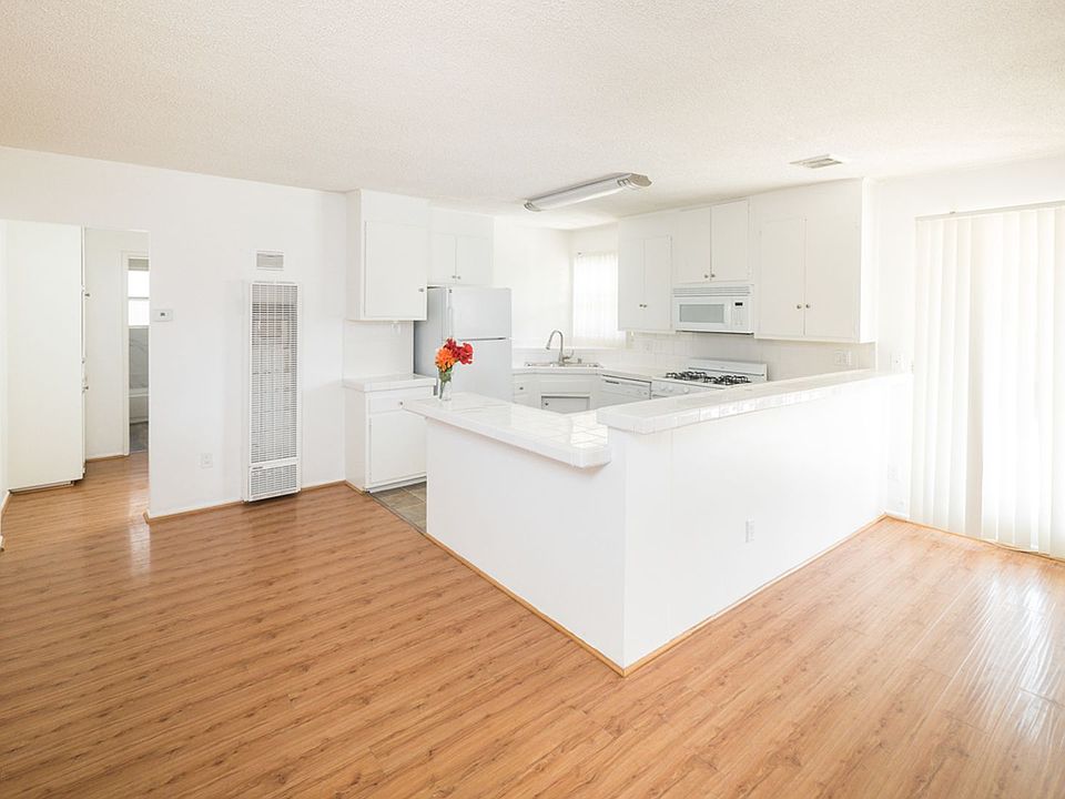 1st image of 6566 Fountain Ave #4703