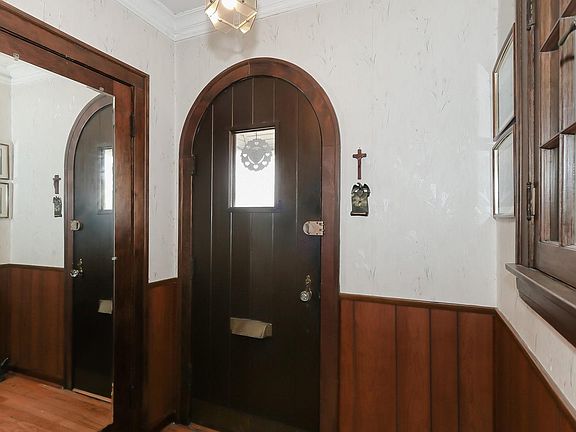4th image of 5829 N Odell Ave
