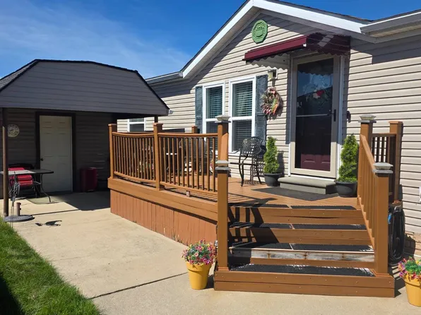 13553 Pear St, Carleton, MI 48117