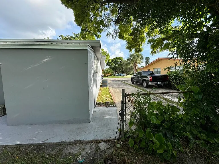 7025 NW 15th St #B — Photo 9