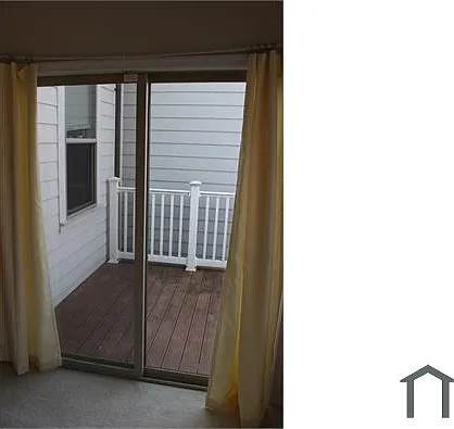 906 E Lombard St — Photo 11