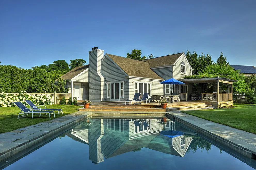 Private Oasis in Southampton Village — Photo 1