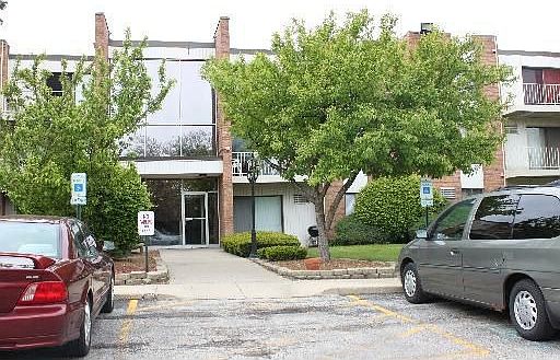 1st image of 300 W Fullerton Ave APT 328