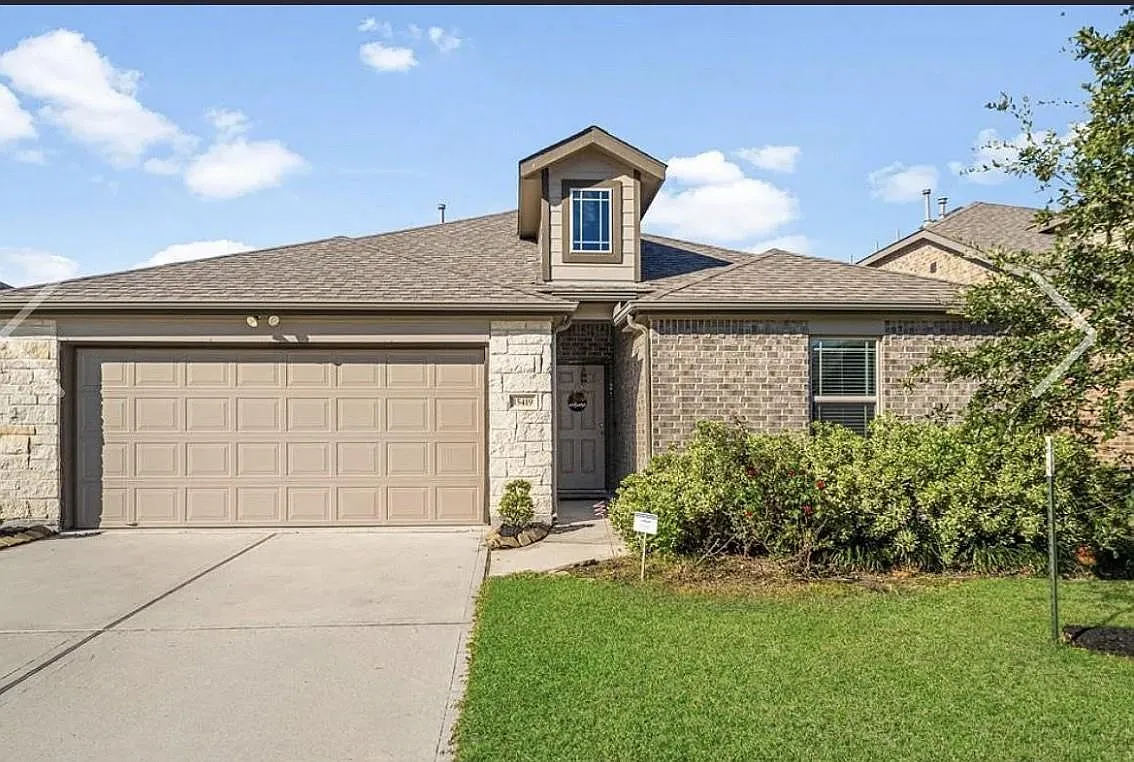 3 bed, 2.0 bath, 1849 sqft, $2,585 — Photo 1