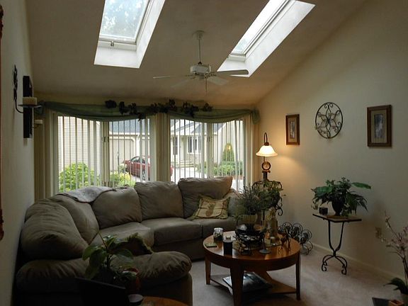 2nd image of 24 Lilac Ln #24