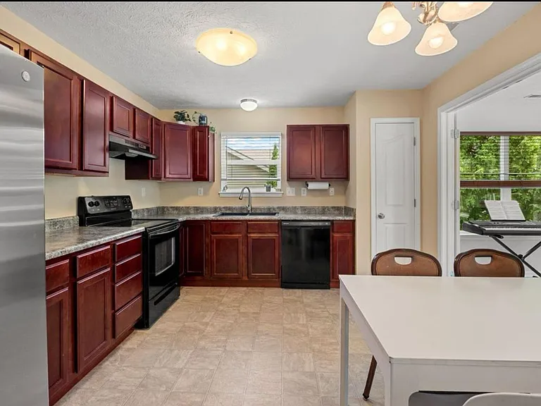 2831 Grackle Ln — Photo 9