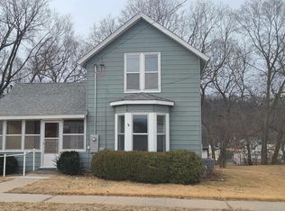 206 High St SE, Elkader, IA 52043
