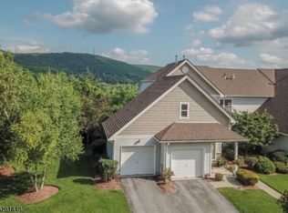 23 Eagles Nest Ln, Hamburg, NJ 07419