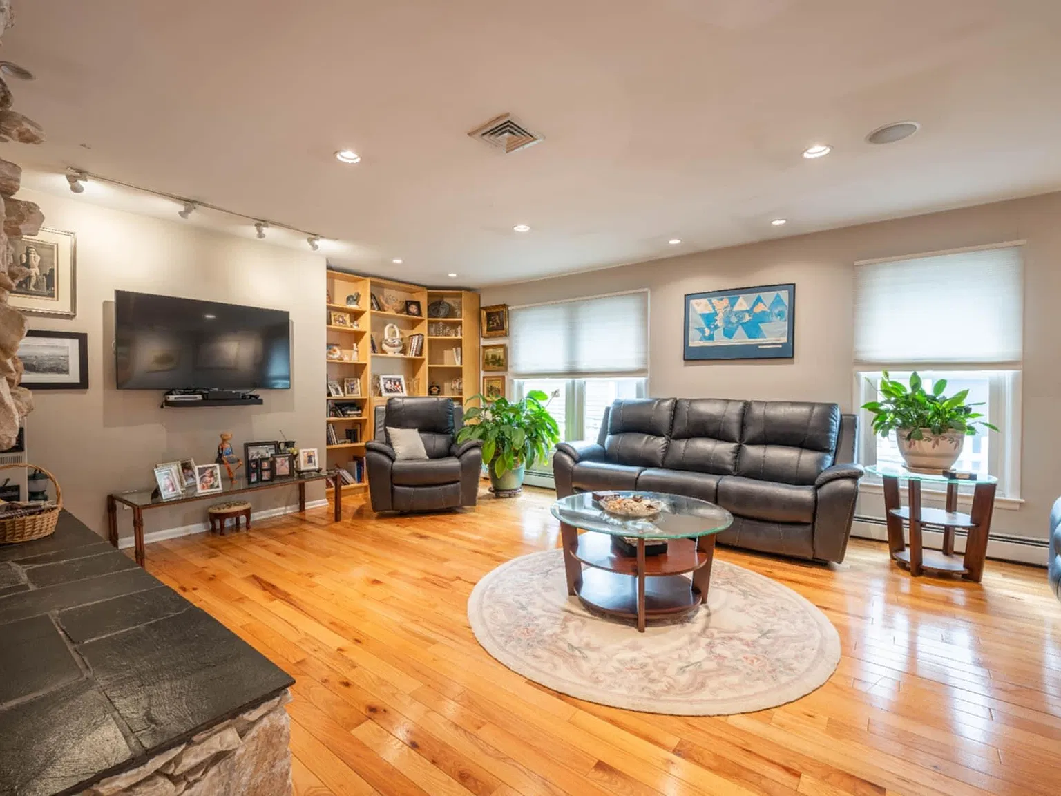 4 bed, 3.0 bath, $43,000 — Photo 3