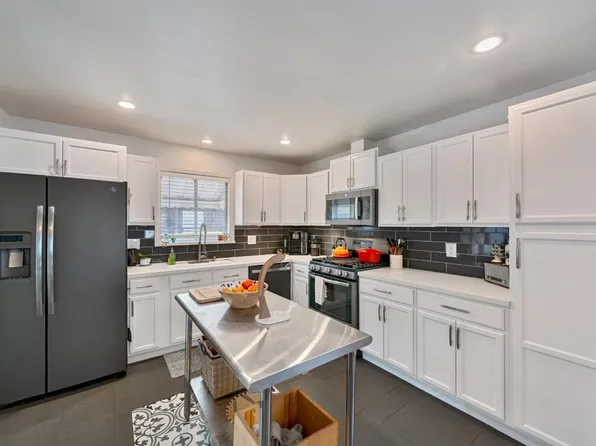 1132 Lochbrae Rd, Sacramento, CA 95815