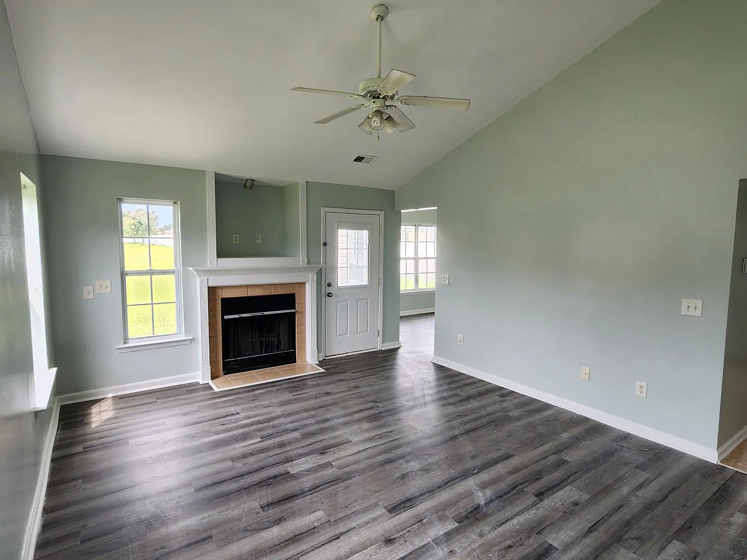 3 bed, 2.5 bath, 1750 sqft, $2,000 — Photo 4