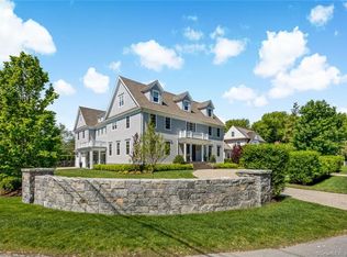 348 Sunnieholme Dr, Fairfield, CT 06824