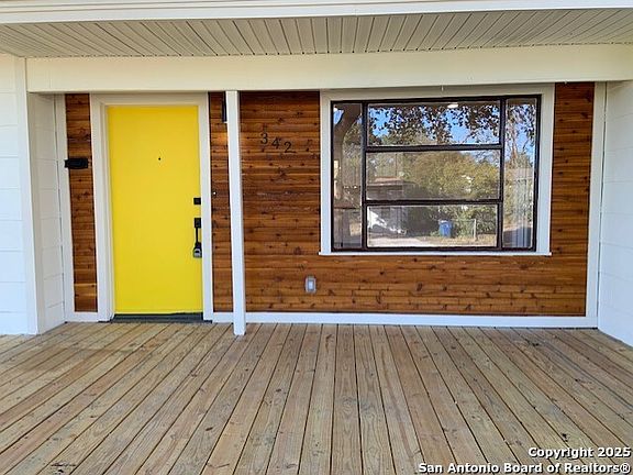 3rd image of 342 BASSWOOD DR