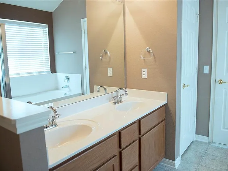100 Lightfoot Ct — Photo 10