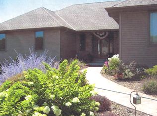 N71W34223 Northern Lights Dr, Oconomowoc, WI 53066