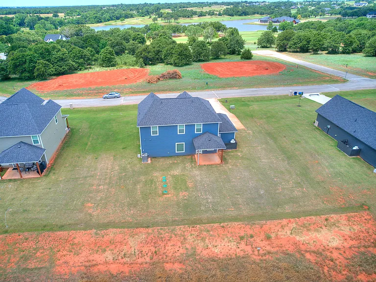 2379 Clubhouse Dr — Photo 3