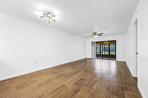 4th image of 1675 S Fiske Blvd #159N