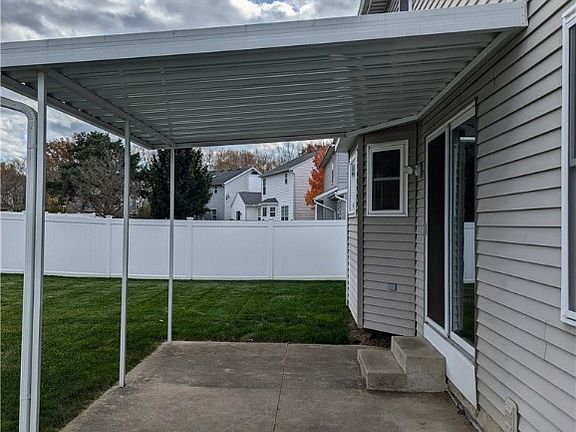 5th image of 560 Westminster Cir