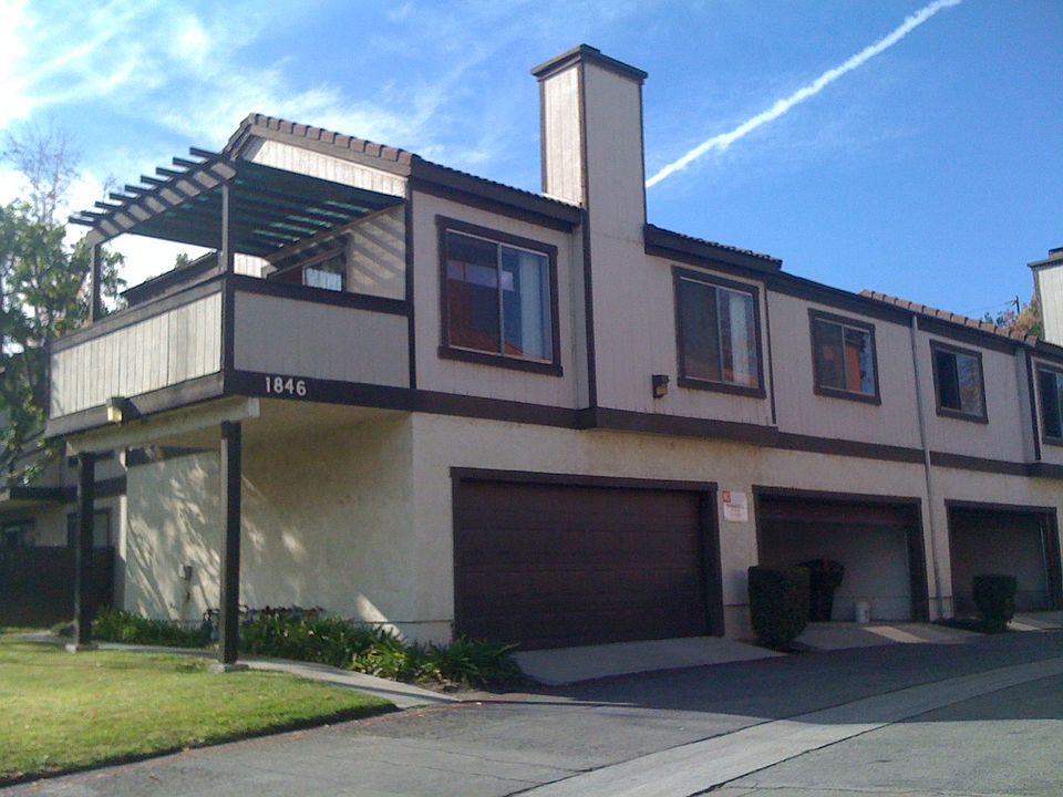 1st image of 1846 N Vineyard Ave